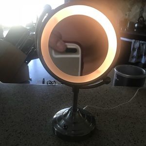 HoMedics  Magnifying mirror